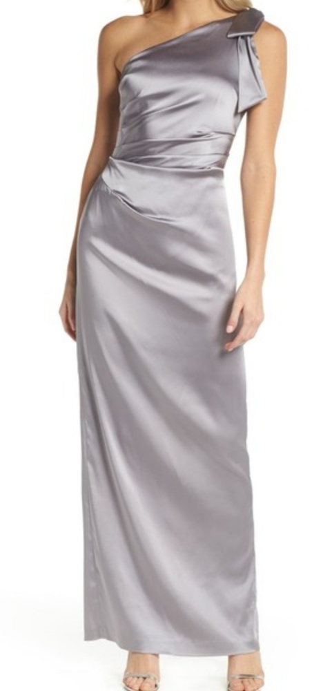 NWT One Shoulder Stretch Gown